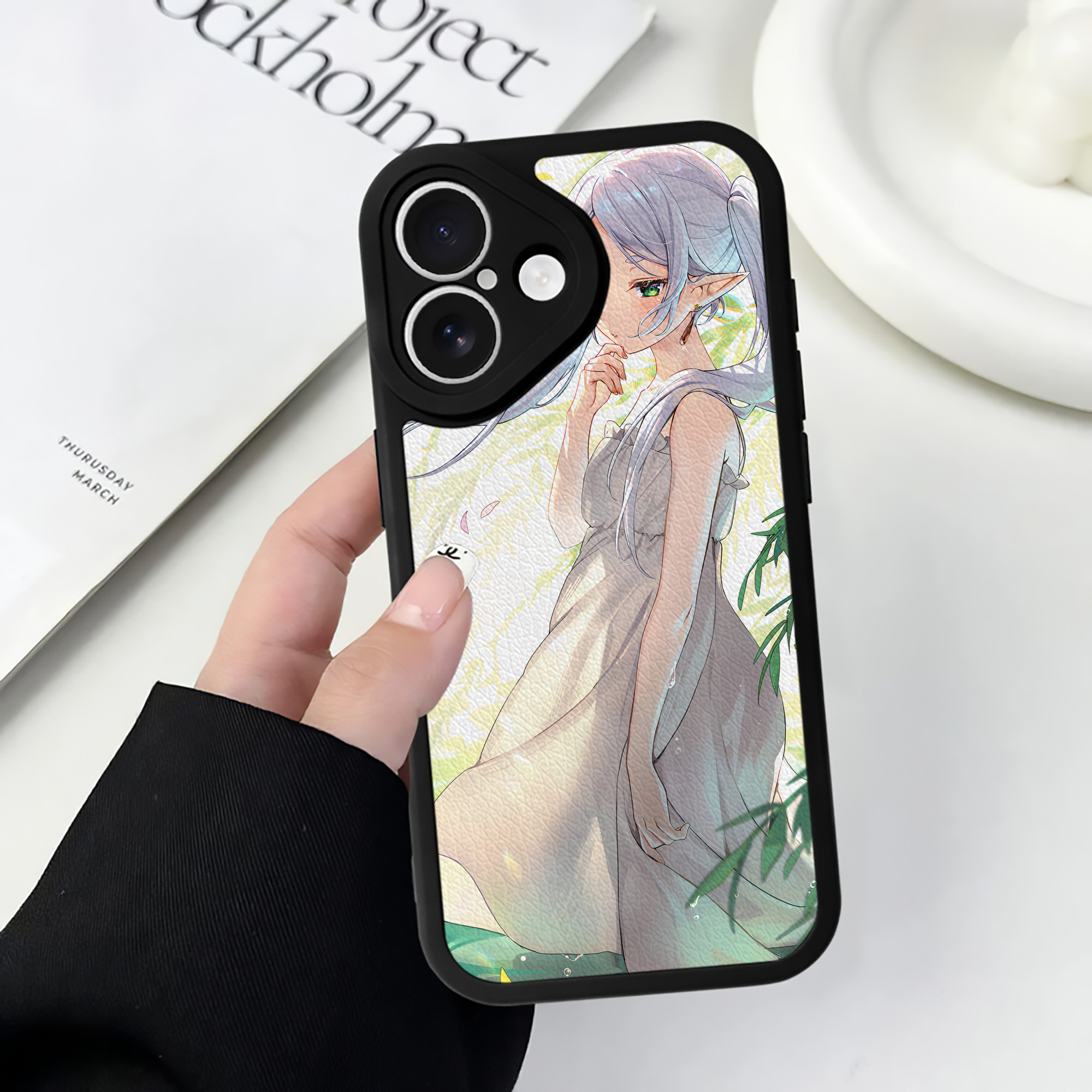 （画像用） 葬送のフリーレン Frieren 【iPhone 16シリーズ対応】シリコンスマホケース（レザー調） 材質：シリコン